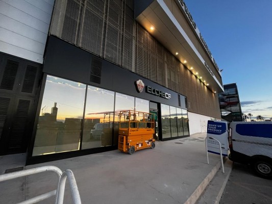 La nueva tienda oficial del Elche en los bajos del Martínez Valero abre sus puertas este jueves