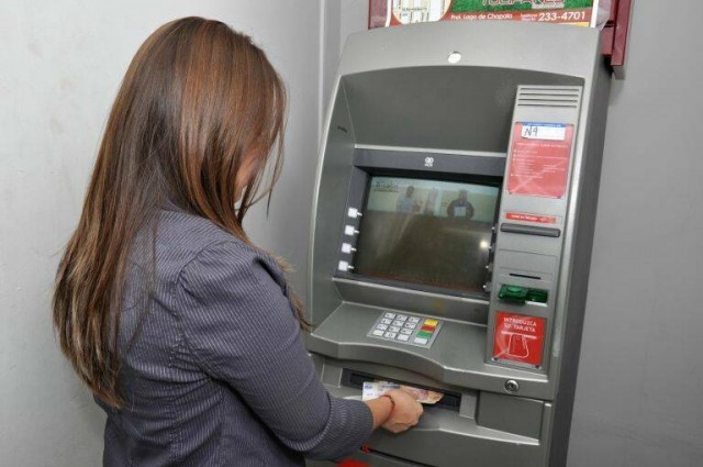 El 92% de los usuarios valencianos no aprecian mejoría en la atención al cliente de los bancos
