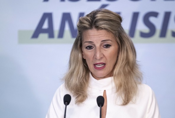 Trabajo no propone cifra para la subida del SMI, CEOE plantea 1.040 euros y sindicatos piden 1.100