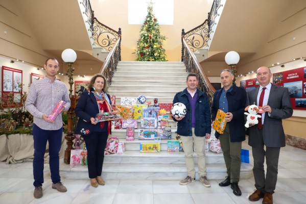 La Autoridad Portuaria donará 800 juguetes a la campaña solidaria del Ayuntamiento de Cartagena 