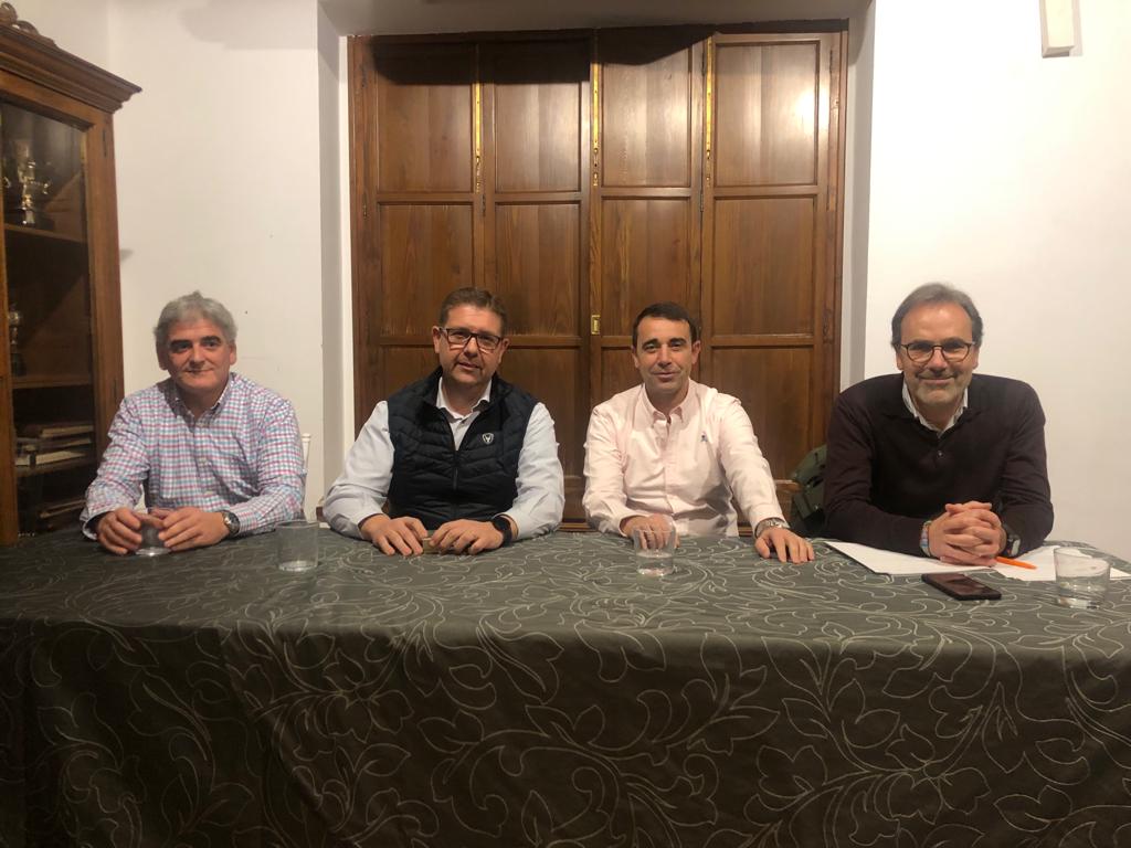Sergio Guerola, presidente de APCVALL junto a su Junta Directiva. Foto:  APCVALL - 