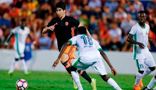 Carlos Soler aspira a tener su oportunidad ante el desgaste de la medular