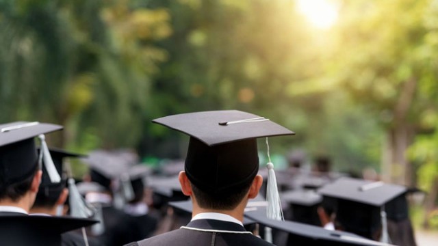 ¿Hace falta un título universitario para trabajar en una gran compañía?