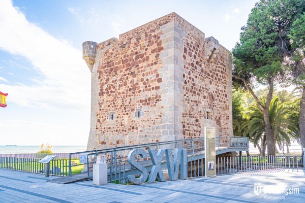  

Benicàssim renueva el alumbrado del paseo entre la Torre San Vicente y el Voramar