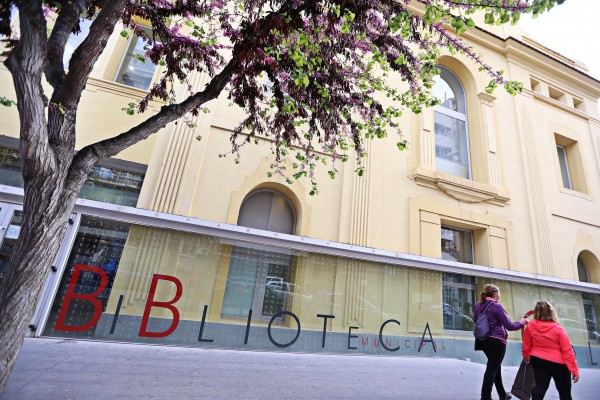 Elda cuadruplica la inversión en la adquisición de libros y audiovisuales para su red de bibliotecas