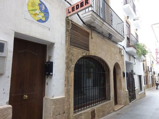 Xàbia compra por 90.000 euros un bajo de un siglo y baraja unirlo al Central Cinema cuando lo restaure 