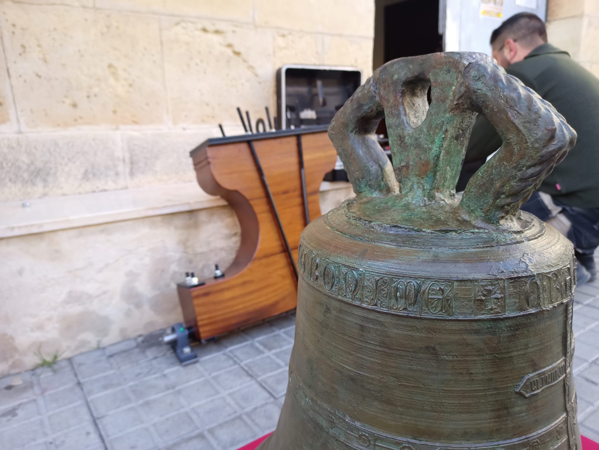 Campana de San José restaurada, permitiendo ver mejor su inscripción / AP - 