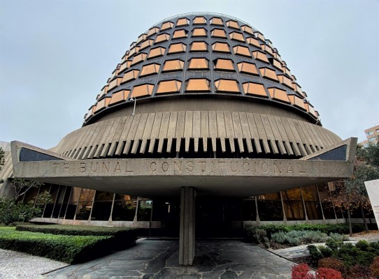 El Constitucional paraliza la tramitación en el Senado de la reforma que busca renovar el tribunal
