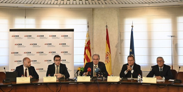 La factura energética del azulejo se quintuplica en dos años y ya se come casi la mitad de sus ingresos