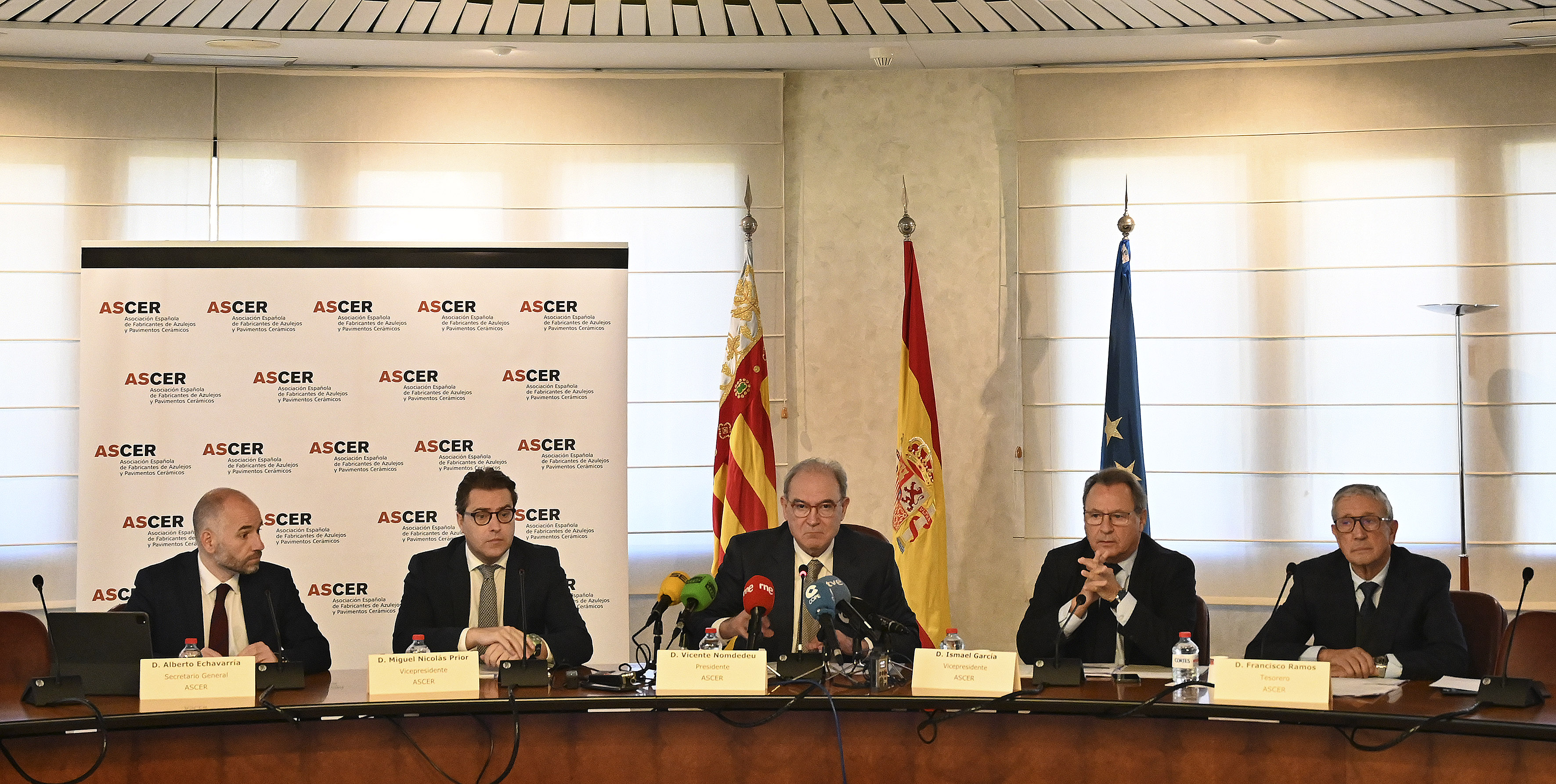 La factura energética del azulejo se quintuplica en dos años y ya se come casi la mitad de sus ingresos