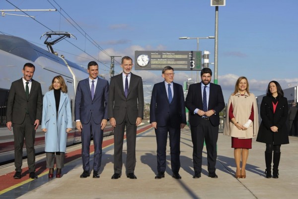 Puig destaca el AVE Madrid-Murcia como ejemplo de cohesión de dos comunidades con las paradas de Elche y Orihuela 