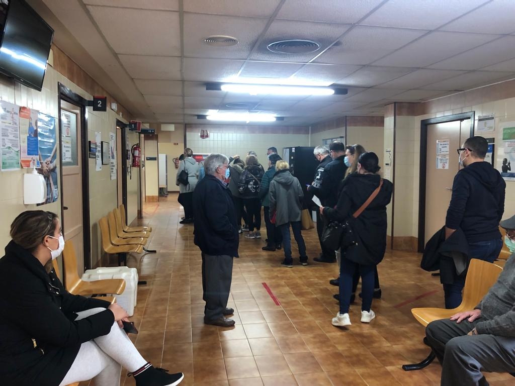 La Atención Primaria, al borde del colapso por la 'tripledemia': 
