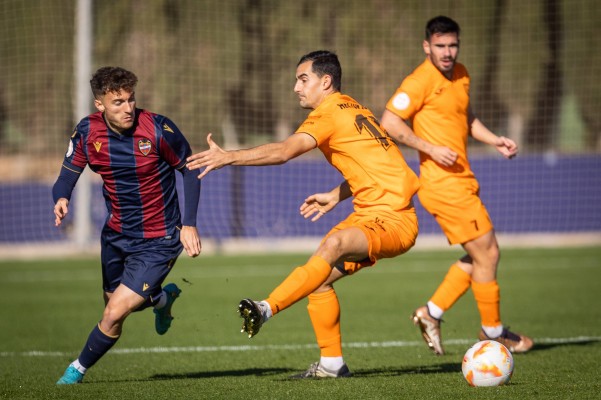 El Atlético Levante vence al Torrellano y se encarama a la parte alta de la clasificación