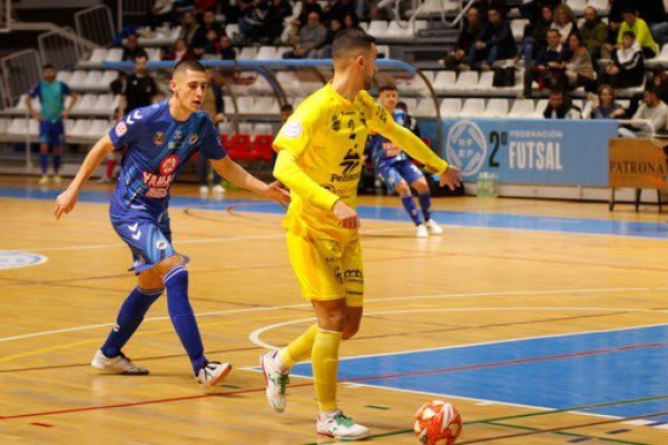 El Servigroup Peñíscola se lleva el derbi contra el Bisontes Castellón