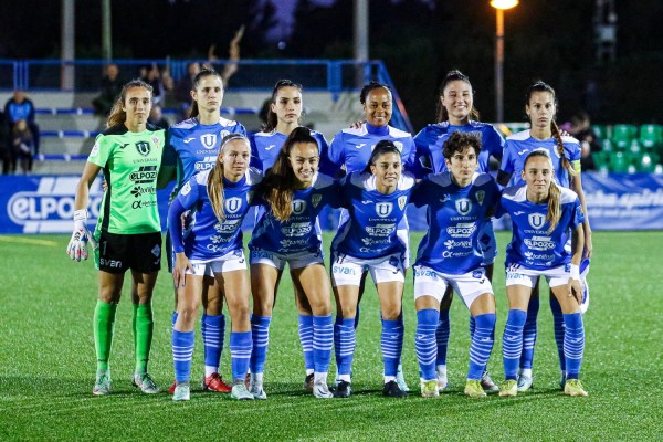 El Alhama CF se resiste a ver la salvación como una quimera al ganar por 3-1 al Alavés 