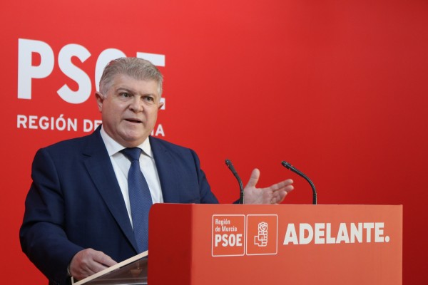 Vélez presume de conexión ferroviaria con la llegada del Avant que une Murcia y Alicante 