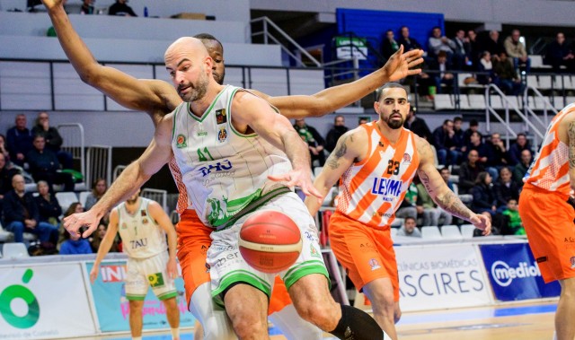 El TAU Castelló cae en la recta final del partido ante un consistente Leyma Coruña