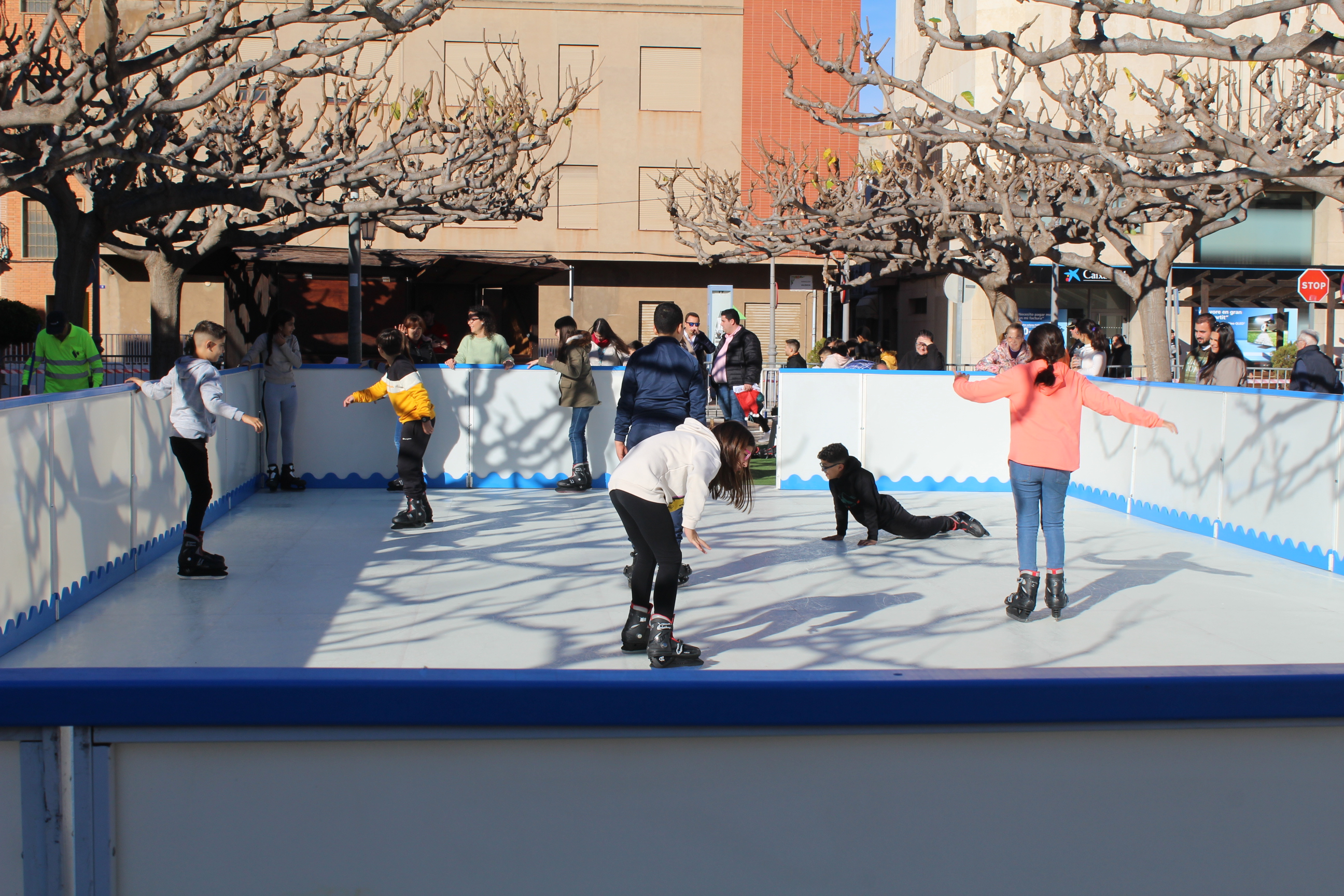 Nules abre al público la pista de patinaje