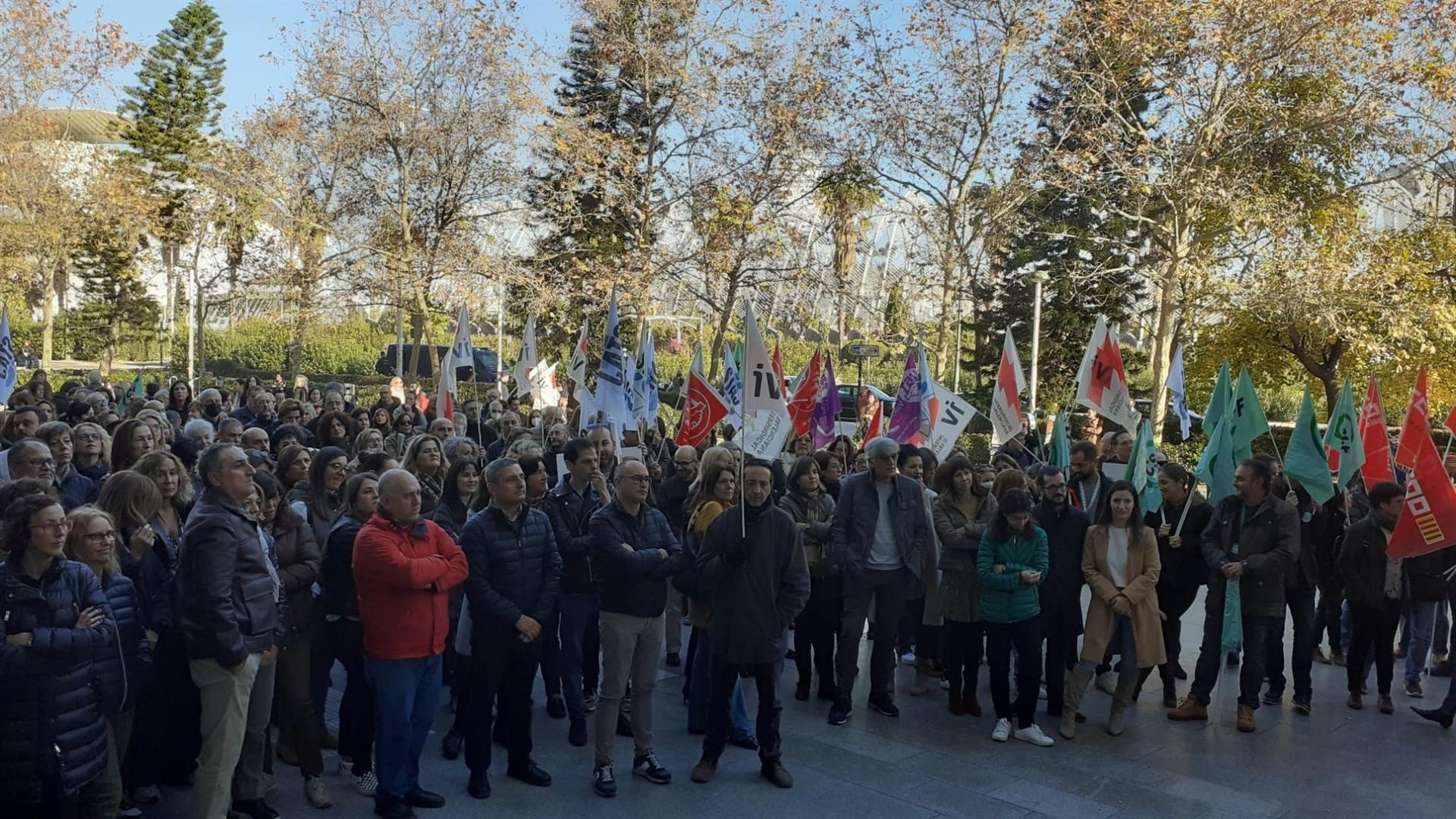 Los funcionarios de Justicia se concentran ante 