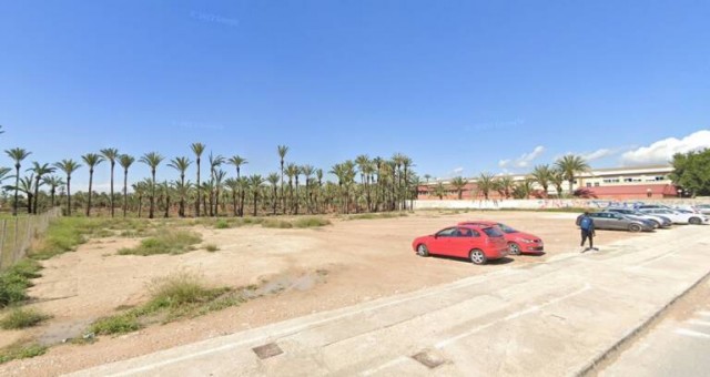 Elche habilita las primeras 150 plazas de parking del millar hasta primavera y se abre a hacerlo en la Hiladora