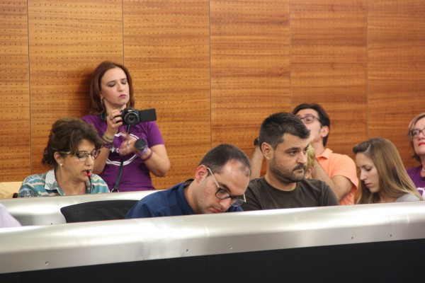 El alcalde de San Vicente destituye a una edil de 'Sí se puede' por pérdida de confianza de su partido