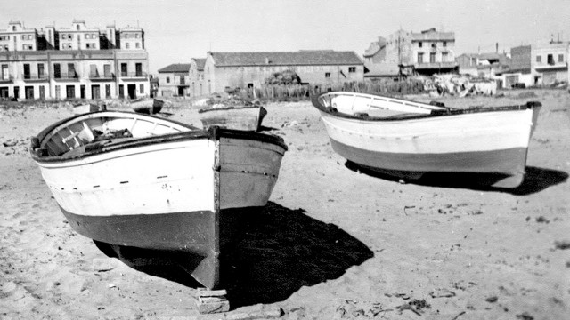 Ferits de Lletra: Barques en la platja de València