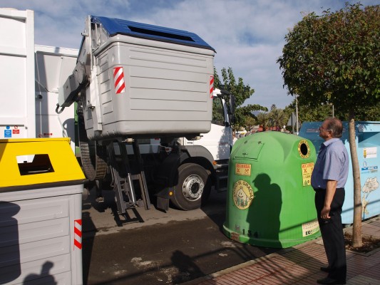 San Vicente inicia la renovación de más de 500 contenedores para mejorar la recogida de residuos