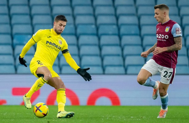 El Villarreal vence por la mínima en Villa Park y Setién gana el duelo a Emery