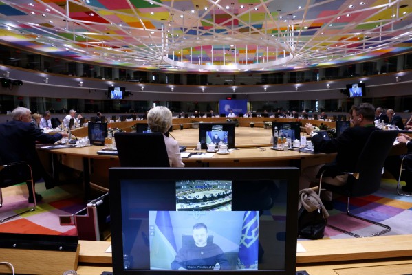 Polonia retira su veto al tipo del 15% para las multinacionales