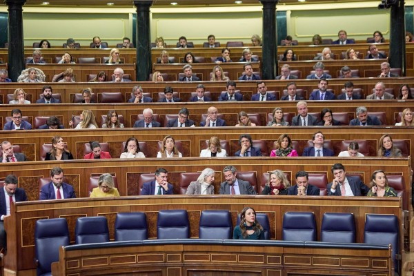 El Congreso aprueba sin PP, Vox y Cs la reforma que permite abortar desde los 16 sin permiso paterno
