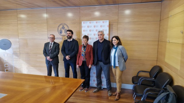 Firma del convenio de colaboración entre la FDM y la Universitat de València