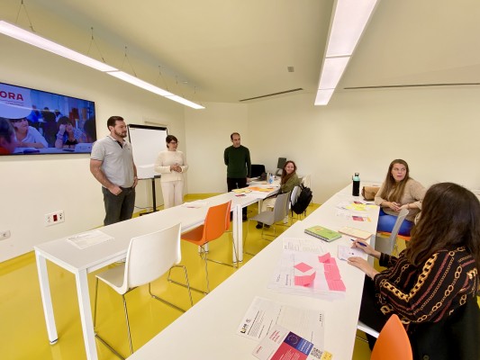 Lab Nucia ofrece la formación 'Labora Emprén' a 27 emprendedores 