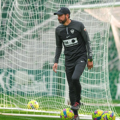 El Elche cierra sus partidos de preparación con un sistema definido y con gol
