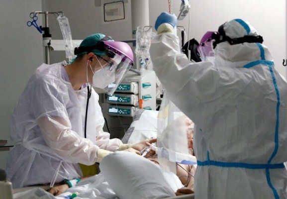 La OMS confía en que acaben las emergencias sanitarias por covid-19 y viruela del mono en 2023