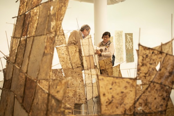 La Galeria Octubre presenta una retrospectiva de Pilar Sala, l'artista que fa 'màgia' amb paper