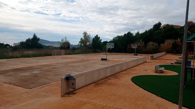 La Marina Baixa se llena de pistas de pádel: Polop estrena dos y Altea construirá cuatro más