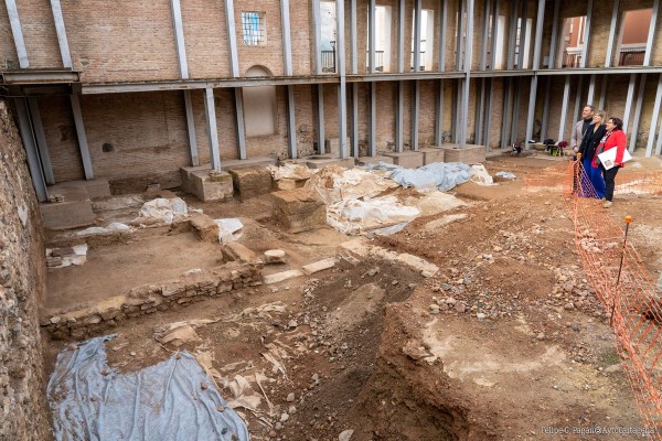 Arranca la excavación del pórtico del Teatro Romano con la que se sigue recuperando 