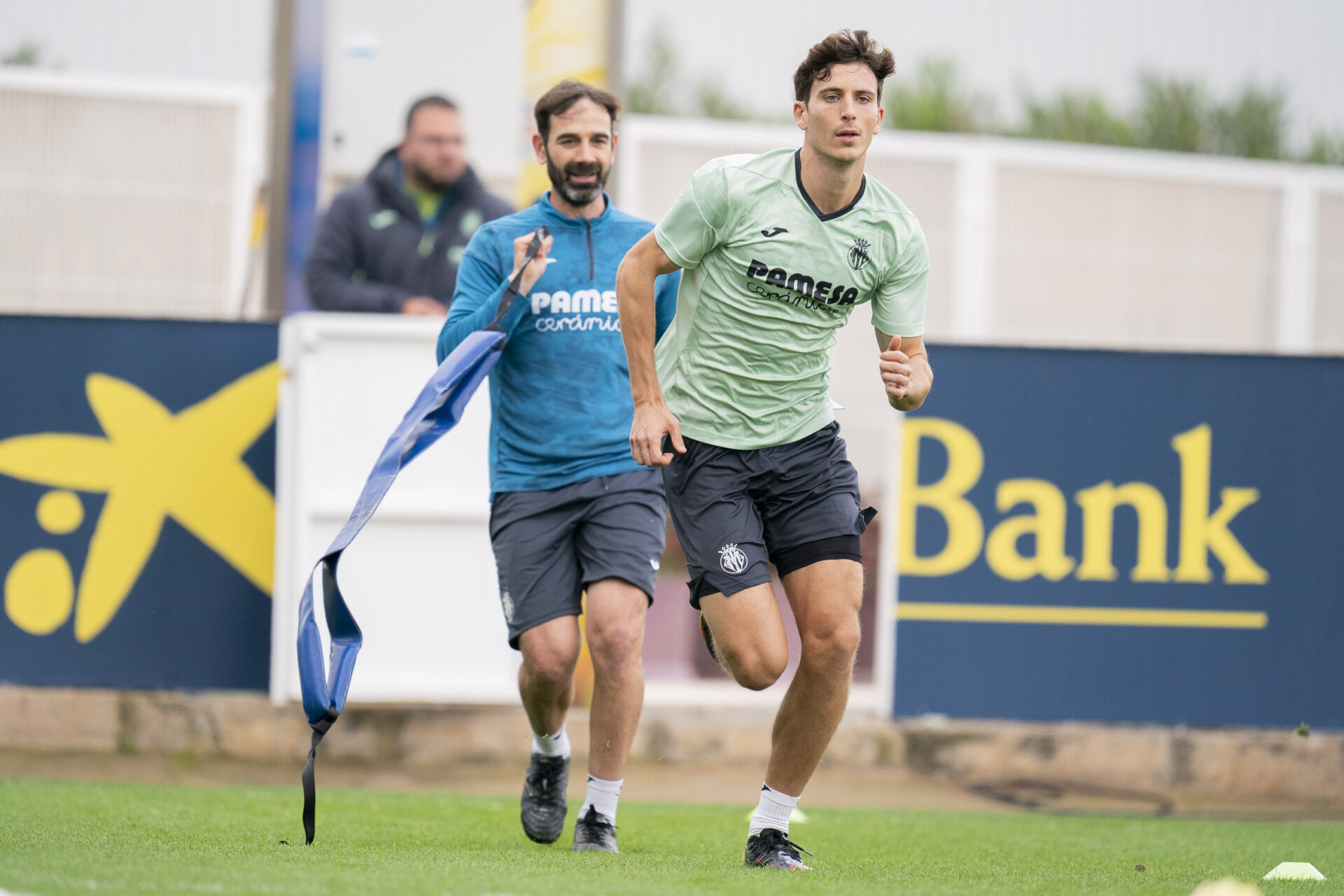 Setién recupera más efectivos en el Villarreal: Pau Torres y Yeremy Pino vuelven con el grupo