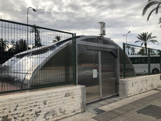 El primer aparcabicis cerrado de Elche estará operativo el lunes 19 en la Estación de Autobuses
