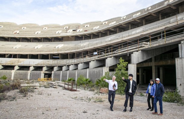 Kiat Lim visita las obras del nuevo Mestalla de la mano de Lay Hoon