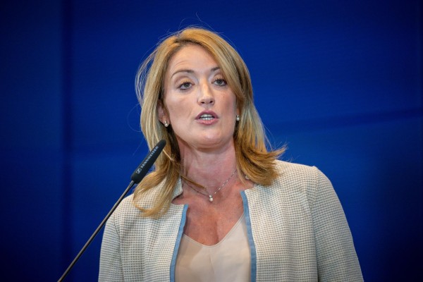 Metsola anuncia una investigación interna en el Parlamento Europeo tras el caso de sobornos de Qatar