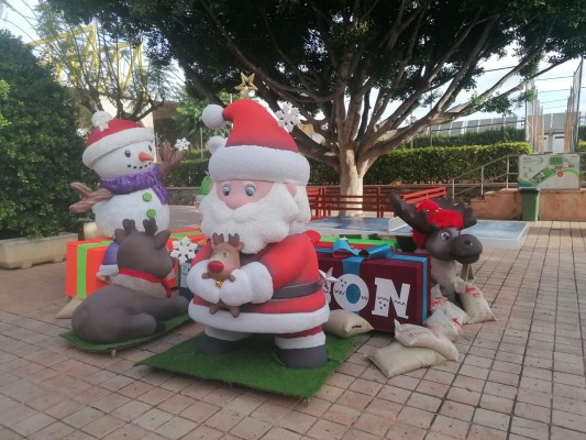 San Vicente reubica los adornos navideños de la rotonda de la calle Alicante por actos vandálicos