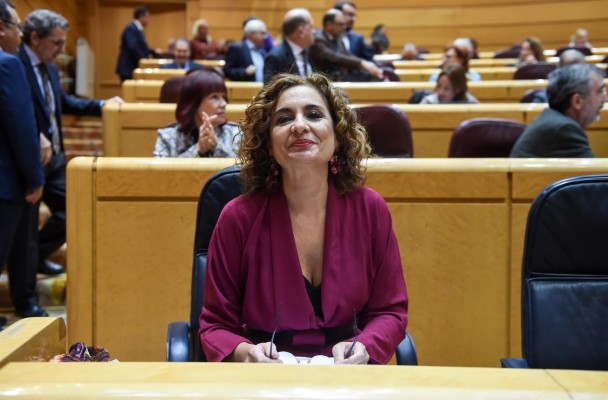 Montero defiende que los Presupuestos servirán para que España esquive la recesión en 2023
