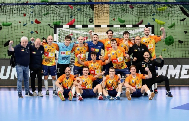Las bajas y el jugar dos competiciones tan exigentes lastran al Benidorm