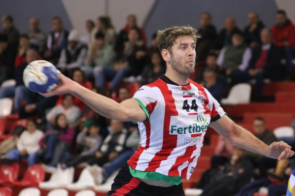 El Fertiberia vuelve a ganar en el último partido del año en el Ovni (31-24)