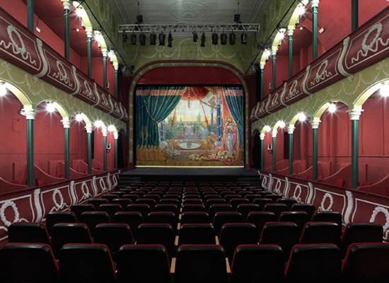Puro teatro público