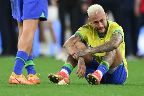 Pelé pide a Neymar que siga con Brasil: 
