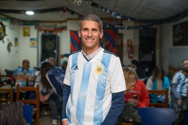 Pablo y los 45 cuervos que sufren con Argentina en El Holandés Errante