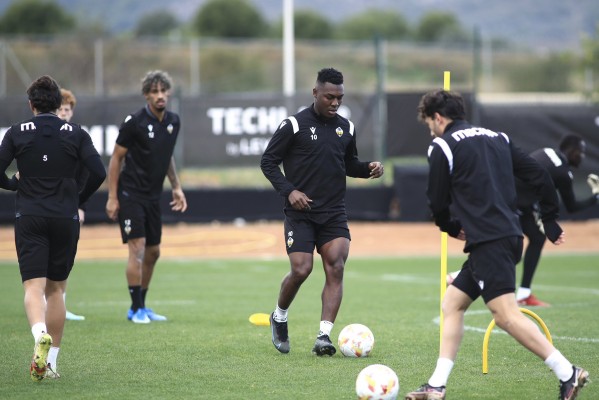 El CD Castellón busca enderezar el rumbo ante un rival en apuros