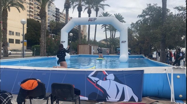 El Alicante SUP Open APP Tour reúne a 200 deportistas en el Postiguet
